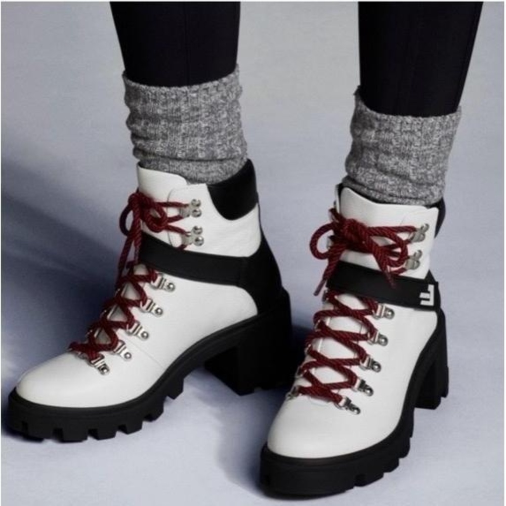 NWOT Moncler Carol Chunky Lug Boot White Leather Ski Boots Red Laces size 9 / 40 - Picture 2 of 9